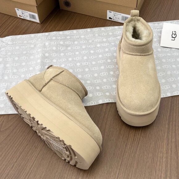 UGG Ultra Mini Platform - Picture 1 of 5